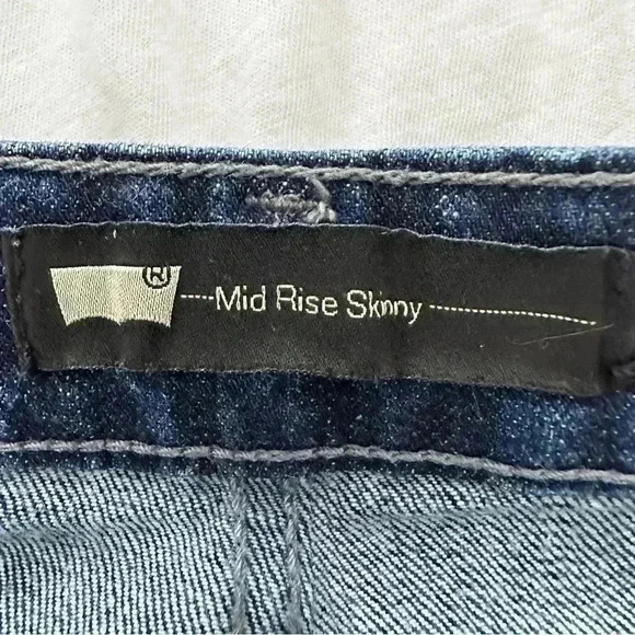Levi’s Women’s Mid Rise Skinny Dark washed Jeans Embroidered Pockets Size 14L - Picture 3 of 11